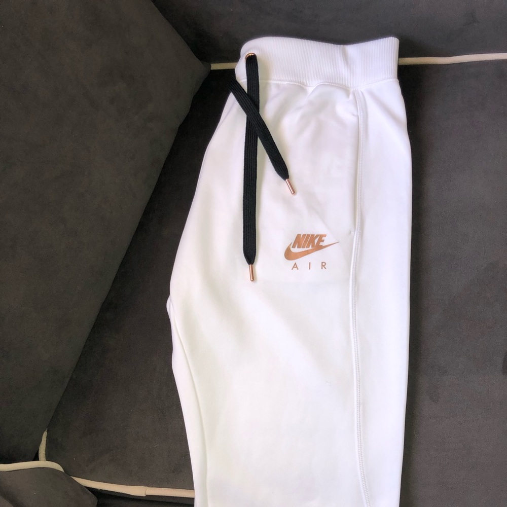 Stylish never worn Nike jogger pants